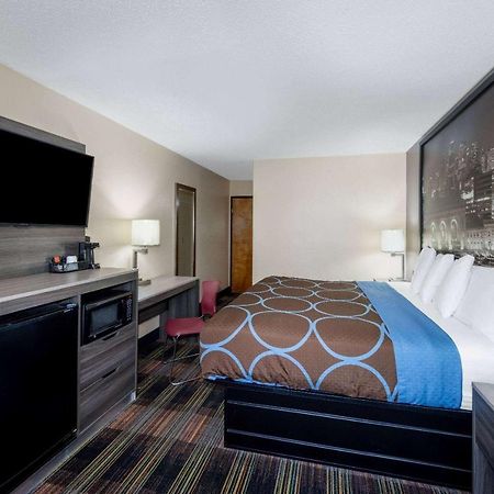 Super 8 By Wyndham Kansas City At Barry Road/Airport Eksteriør bilde