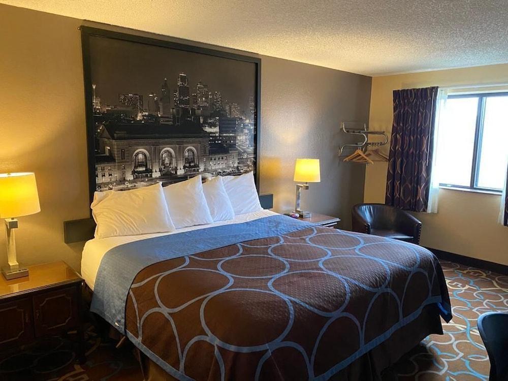 Super 8 By Wyndham Kansas City At Barry Road/Airport Eksteriør bilde
