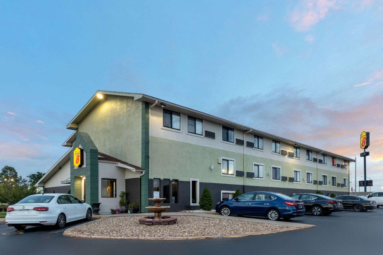 Super 8 By Wyndham Kansas City At Barry Road/Airport Eksteriør bilde