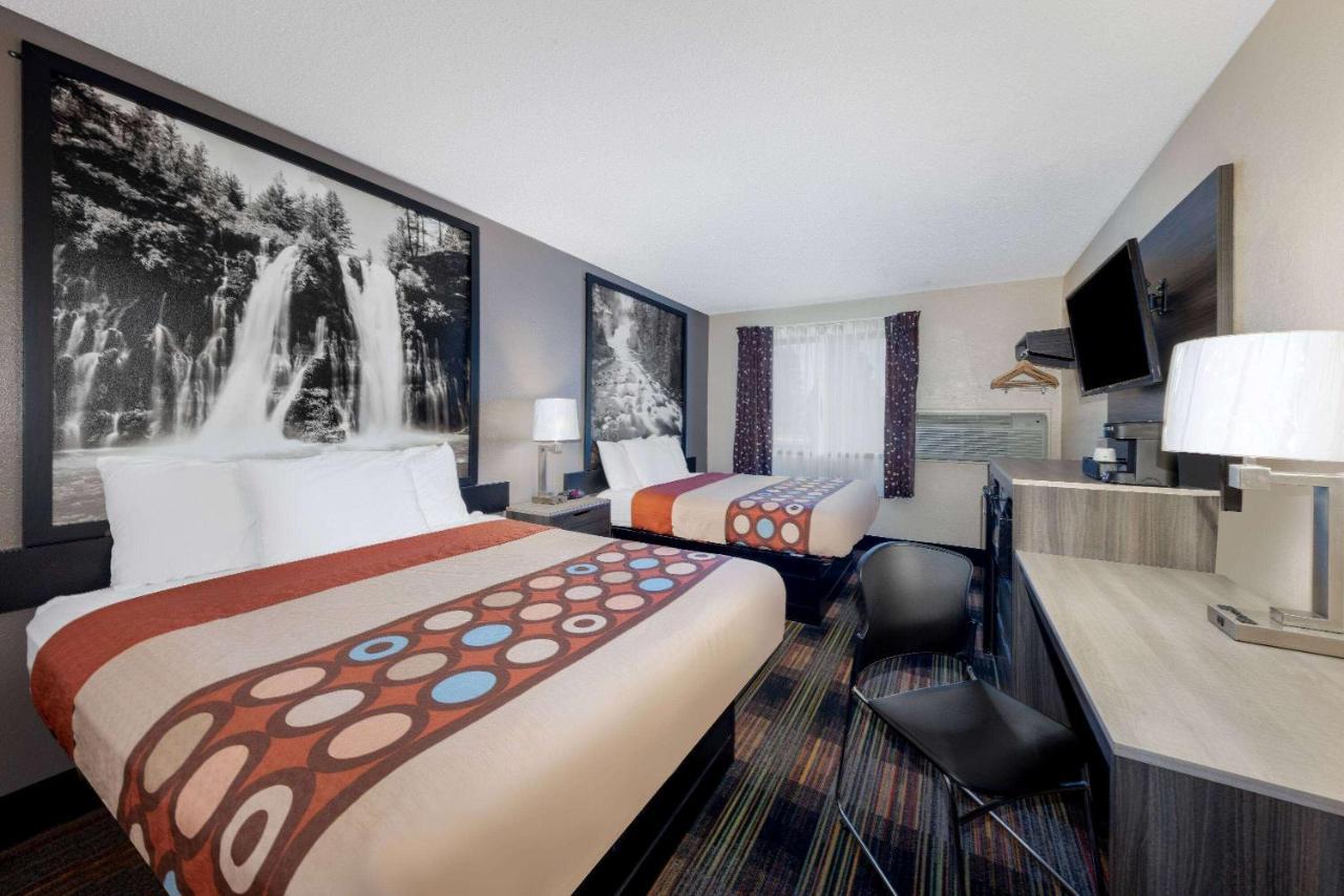 Super 8 By Wyndham Kansas City At Barry Road/Airport Eksteriør bilde