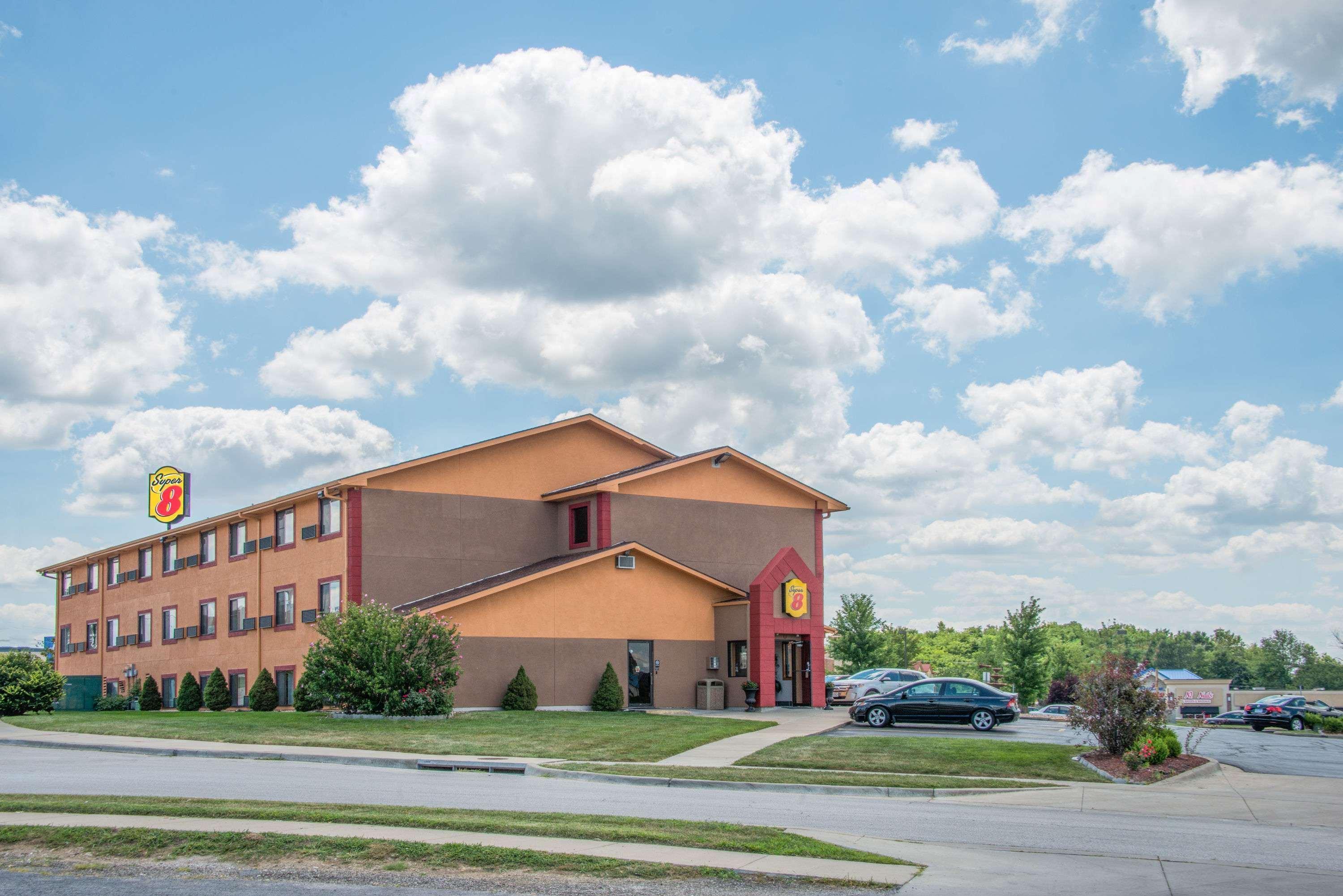 Super 8 By Wyndham Kansas City At Barry Road/Airport Eksteriør bilde