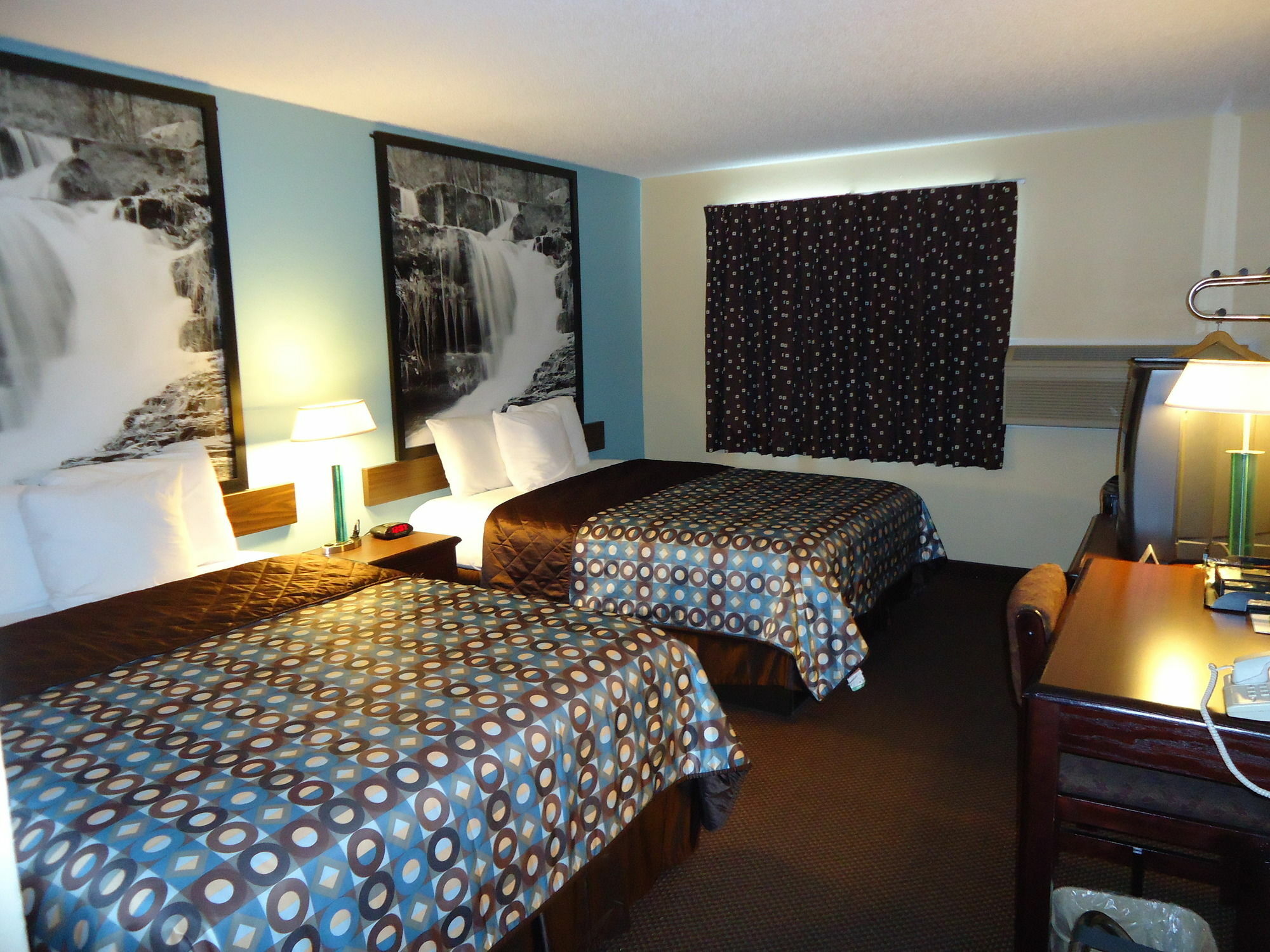 Super 8 By Wyndham Kansas City At Barry Road/Airport Eksteriør bilde