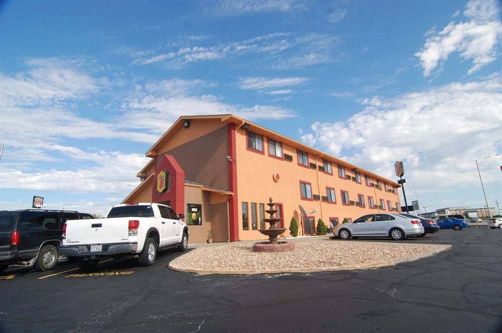 Super 8 By Wyndham Kansas City At Barry Road/Airport Eksteriør bilde
